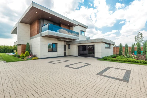 A house in San Antonio, TX featuring a concrete driveway built by the TJ Concrete Contractor team